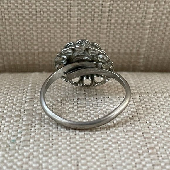 Women Ring Fashion Jewelry Silver Tone MOP Crystals Accent Ring Size 6-7 - Picture 6 of 10